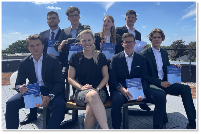 VR eG (Niederlassungen in Bargteheide, Bergedorf, Itzehoe, Norderstedt, Ratzeburg, Stormarn und Vierlanden) August 2022: Sieben zukünftige Bankkaufleute, ein dualer Student und ein Fachinformatiker starten ihre Ausbildung