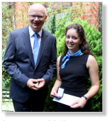 Carmen Potthast erhält die Silberne Ehrenmedaille für besondere Leistung